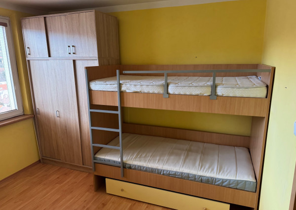 Na prenájom: Praktický 3-izbový byt s balkónom v Rači – Jurkovičova ulica