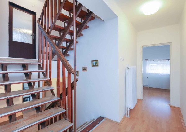 Ideálny rodinný dom s garážou a veľkým priestorom – Veľké Úľany