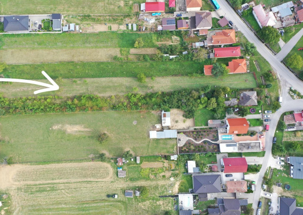 Priestranný stavebný pozemok 2201 m² – ideálny na dom aj veľkú záhradu