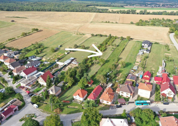 Priestranný stavebný pozemok 2201 m² – ideálny na dom aj veľkú záhradu