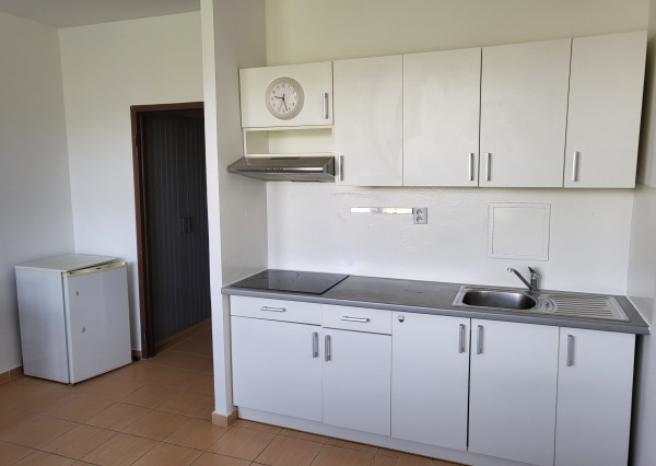 Na prenájom praktická garsónka oproti Ekonomickej Univerzite