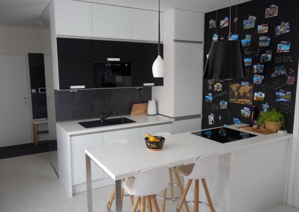 Krásne zariadený 2-izbový byt s klimatizáciou, parkovaním a výhladom na Kamzík.