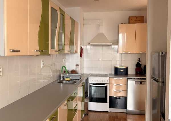 Priestranný 4-izbový byt, 5/8 posch. 95m2, klimatizácia, bezproblémové parkovanie, Bratislava - Nové Mesto,