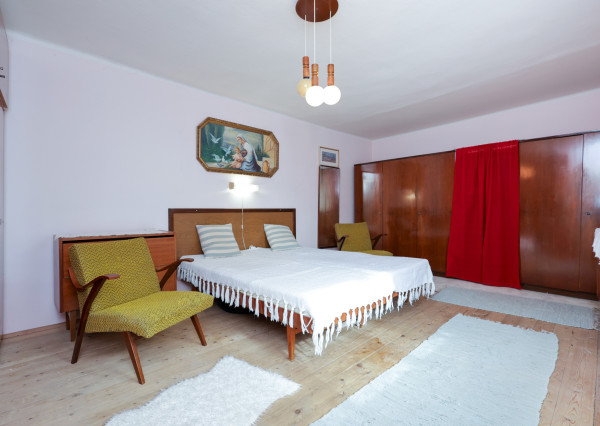 3-izbový rodinný dom s pozemkom 1 119 m² a záhradou s potôčikom – Dolné Dubové