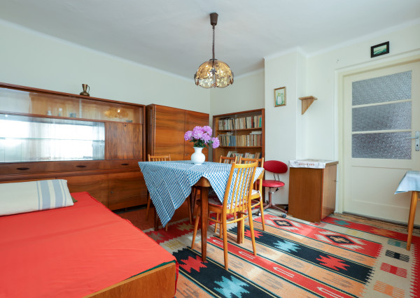3-izbový rodinný dom s pozemkom 1 119 m² a záhradou s potôčikom – Dolné Dubové