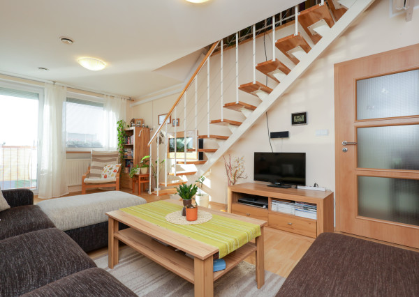 Priestranný 4-izbový byt s balkónom a krásnym výhľadom v Bernolákove | 108 m²